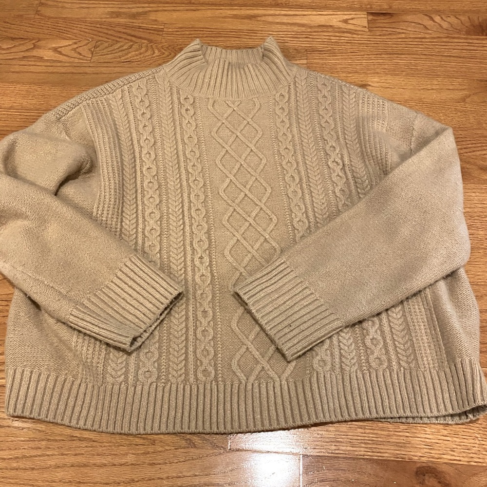 Beige loft sweater, thick quality material